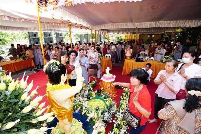 Chùa Việt - Chỗ dựa tâm hồn của những người con xa xứ